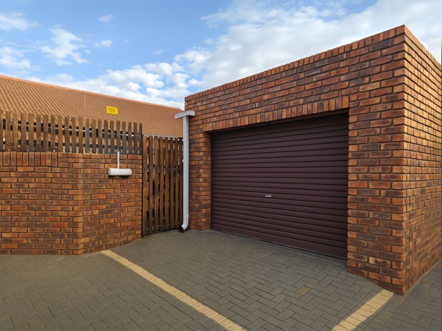 3 Bedroom Property for Sale in Langenhovenpark Free State